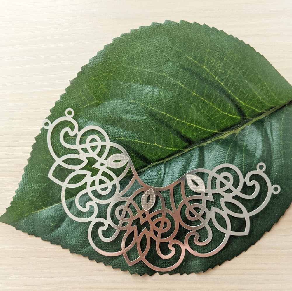 Metal filigree connector pendant BNIP